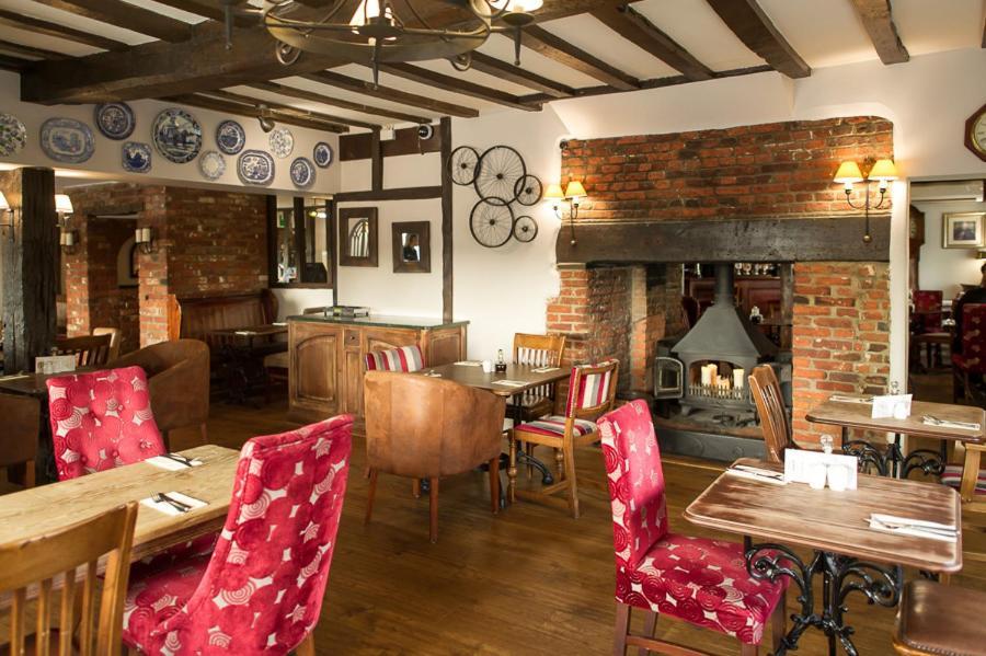 The White Horse Inn Eye  Rum bild